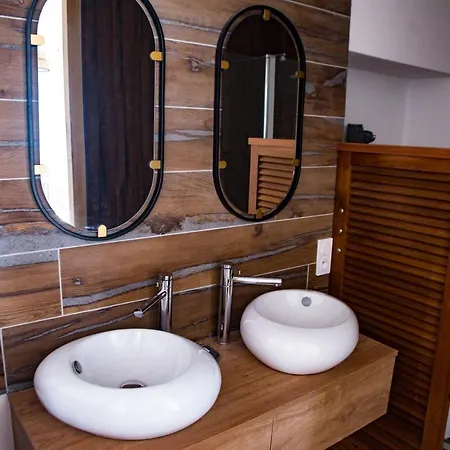 Nocleg ze śniadaniem Le Bas Chitray 4*