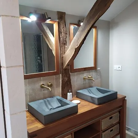 Nocleg ze śniadaniem Le Bas Chitray 4*