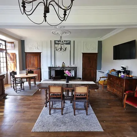 Le Bas Chitray Bed & Breakfast *