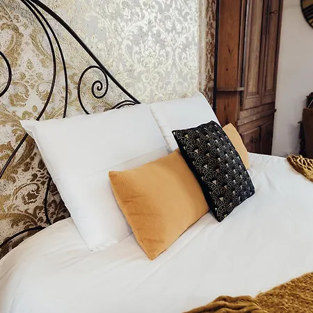 Le Bas Chitray Bed & Breakfast 4*