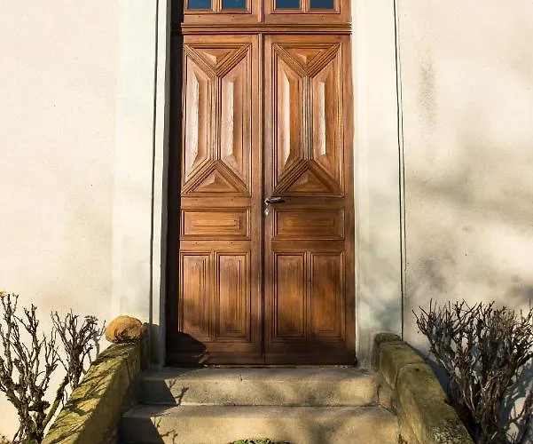 Le Bas Chitray Bed & Breakfast 4*