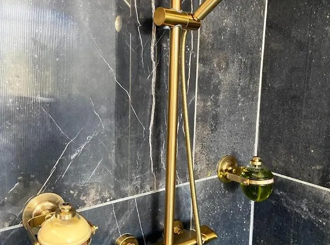 Le Bas Chitray Bed & Breakfast Menil