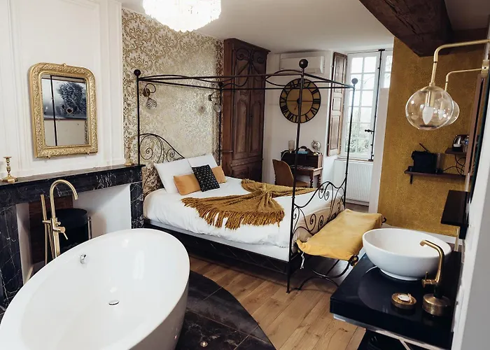 Le Bas Chitray Couette-café